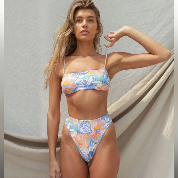 Stone Fox Swim Sumatra Bikini Bottom - Tropical Lily Print - Picture 2 of 4